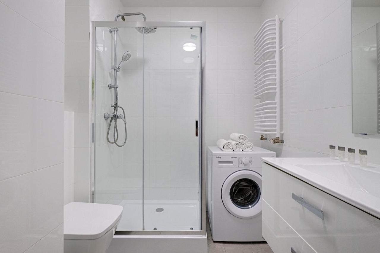 2Br Apt Strzelecka 24 With Balcony Lägenhet Warszawa Exteriör bild